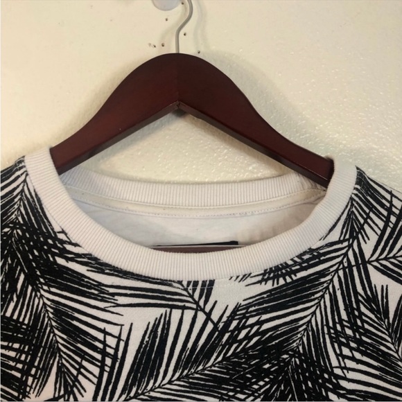 Forever 21 White Black Palm Tree Leaf Patterned Long Sleeve Sweater - Picture 3 of 7